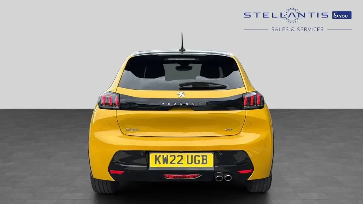 Used Peugeot 208 Premium 129 HP (94 kW) 2022 Yellow Hatchback