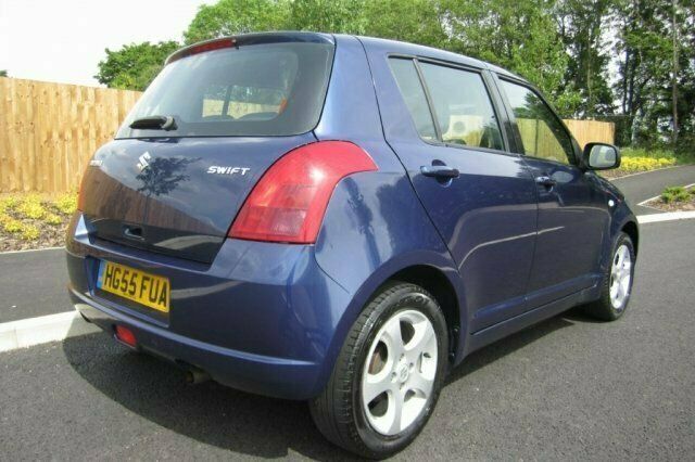 Begagnad Suzuki Swift 2005 Halvkombi