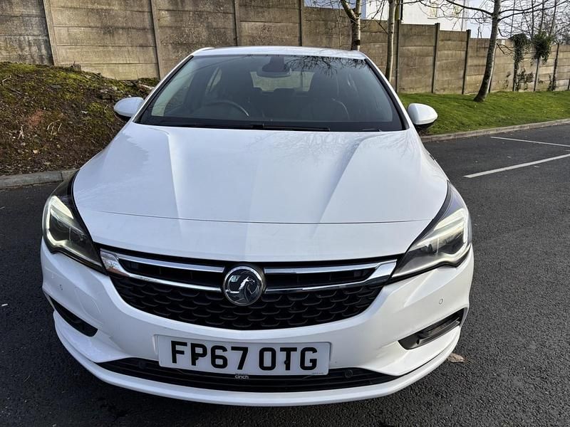 Used Vauxhall Astra Elite 2018 White Hatchback