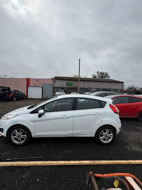 Used Ford Fiesta Zetec 2014 White Hatchback