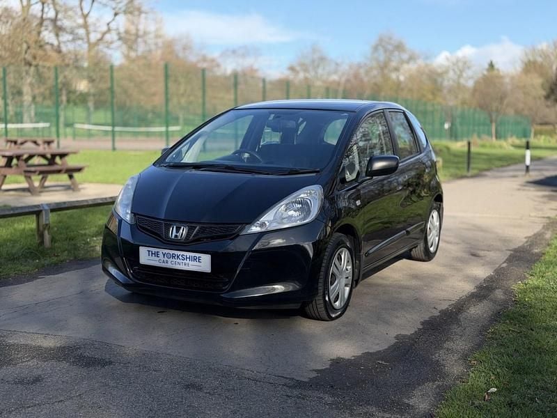 Used Honda Jazz S 90 HP (66 kW) 2013 Black Hatchback
