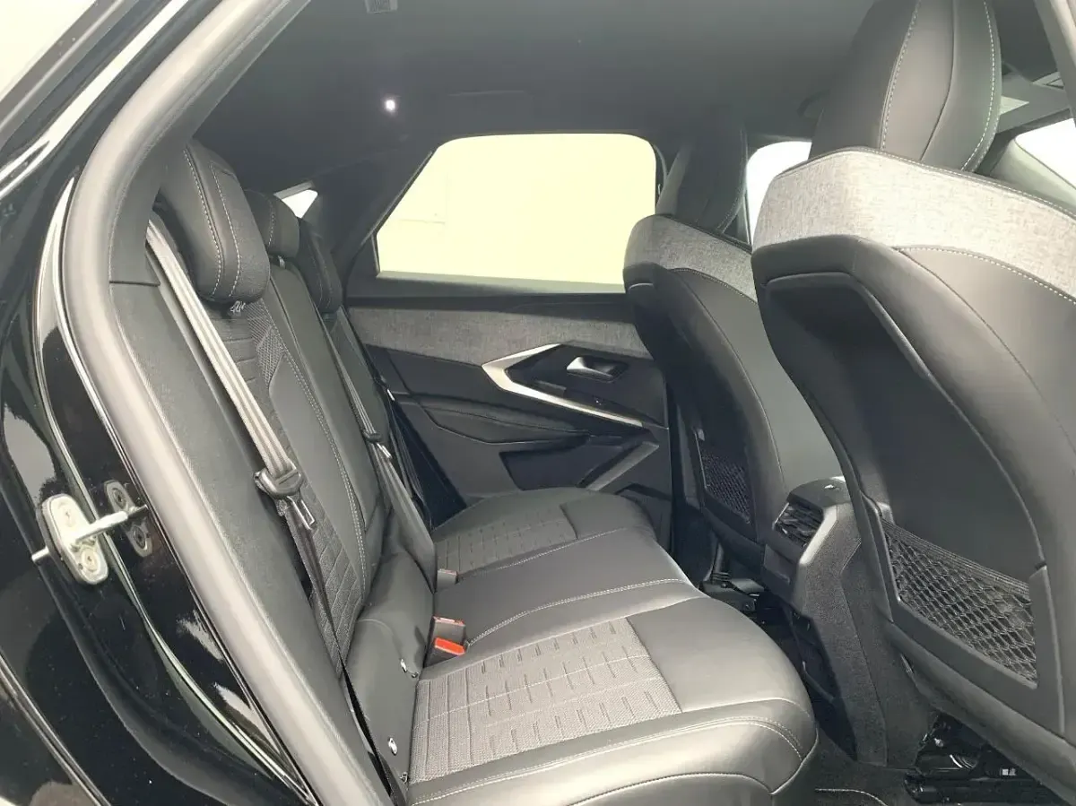 Used Peugeot e-3008 GT 152 kW (207 HP) 2025 Black SUV