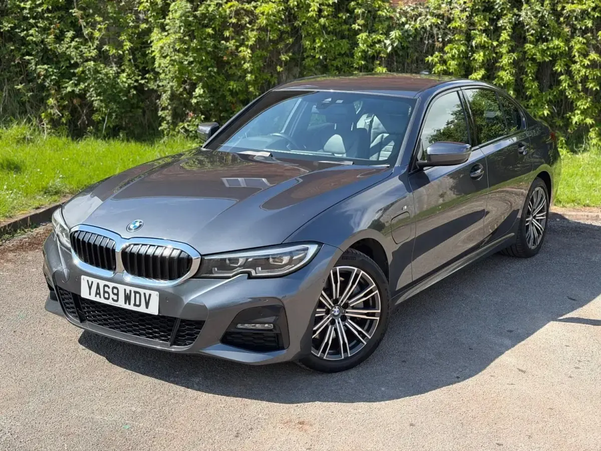 Begagnad BMW 330e M Sport 2019 Grå Sedan