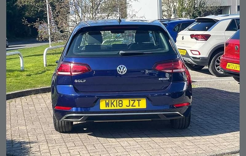 Used VW Golf VII SE 128 HP (94 kW) 2018 Blue Hatchback