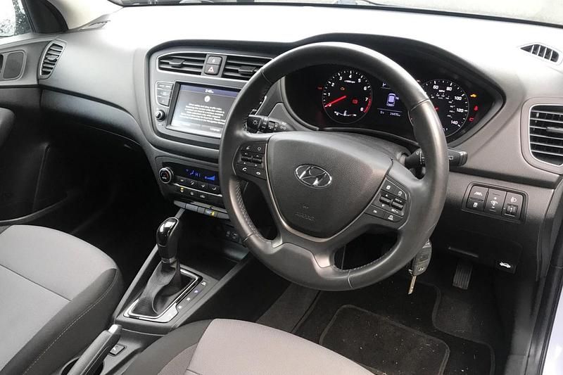 Used Hyundai i20 Premium 100 HP (73 kW) 2019 Grey Hatchback