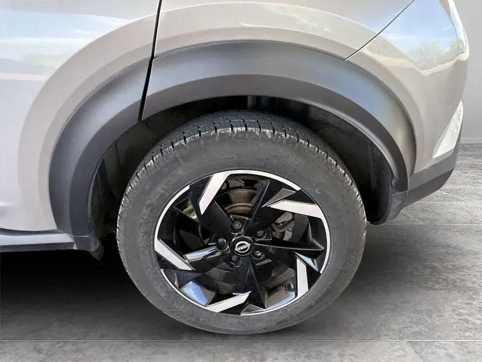 Used Nissan Juke N-Connecta 114 HP (83 kW) 2024 Silver SUV