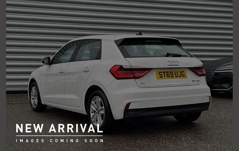 Used Audi A1 Design 94 HP (69 kW) 2020 White SUV