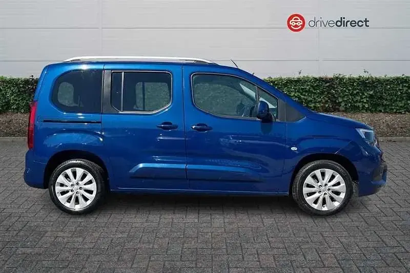 Begagnad Vauxhall Combo Elite 130 HK (95 kW) 2020 Blå Minibuss