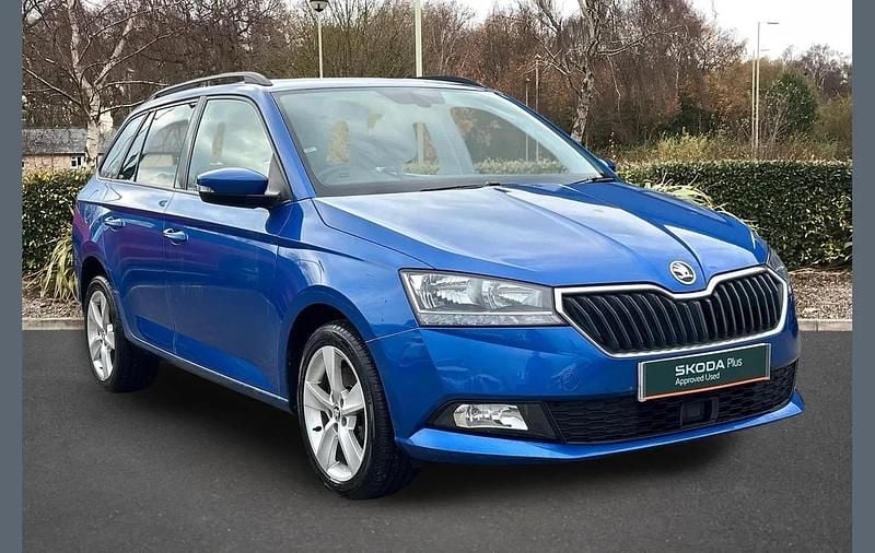 Used Skoda Fabia SE L 94 HP (69 kW) 2021 Race blue metallic Estate
