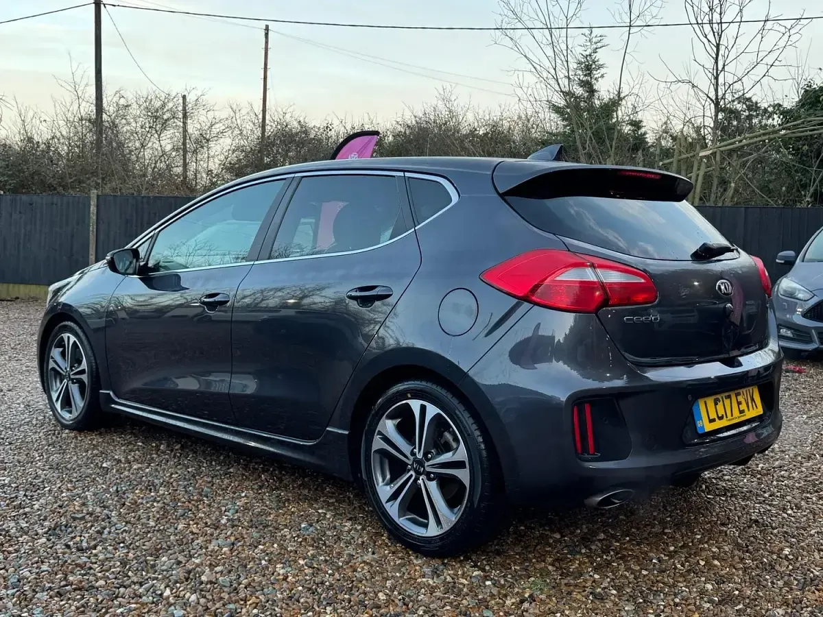 Used Kia Ceed GT-Line 118 HP (86 kW) 2017 Silver Hatchback