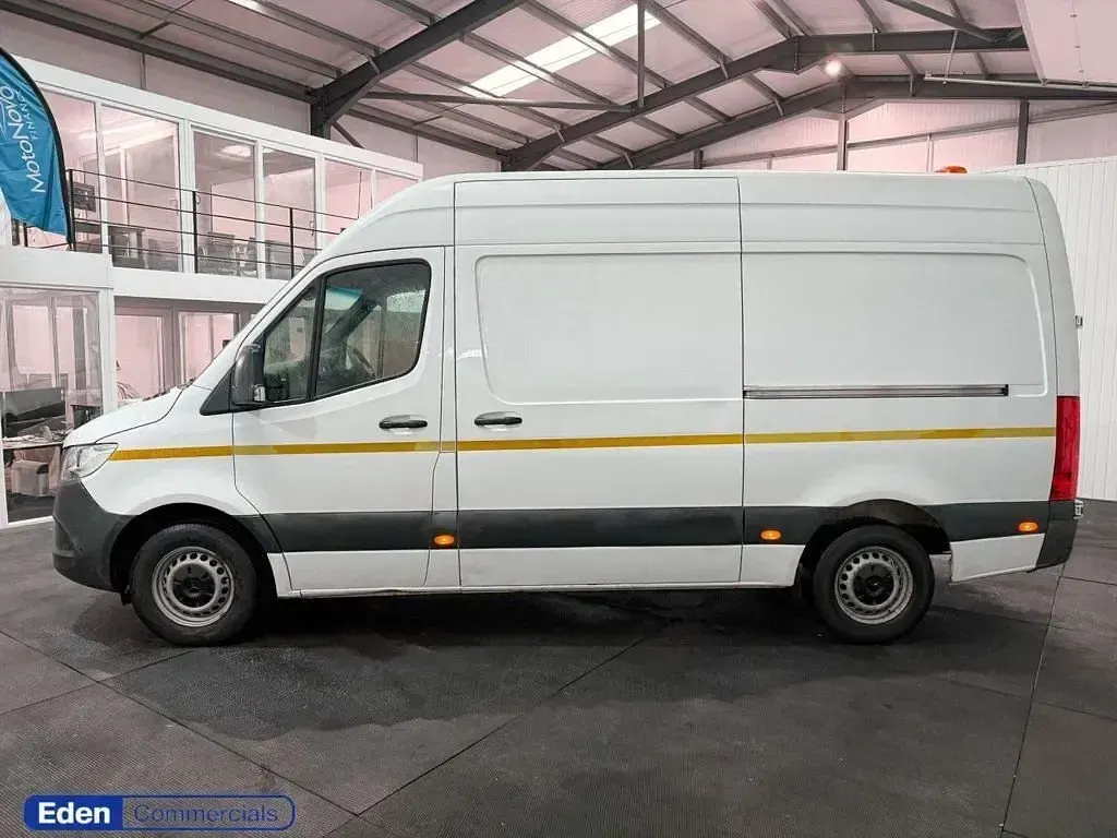 Used Mercedes Sprinter Progressive 141 HP (103 kW) 2021 White Van