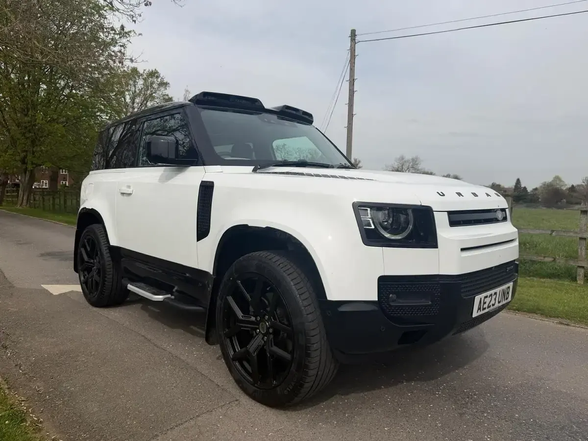 Used Land Rover Defender SE Dynamic 2023 White SUV