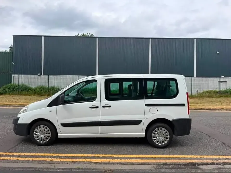 Used Peugeot TePee Comfort 2010 White MPV