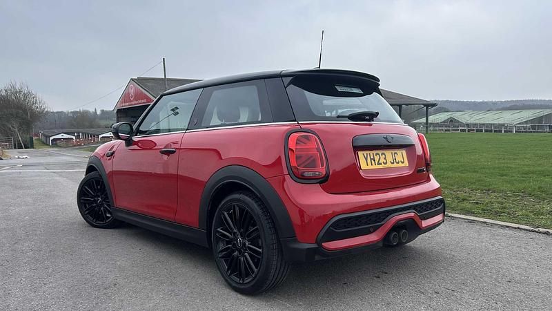 Used Mini Cooper S Exclusive 176 HP (129 kW) 2023 Red Hatchback