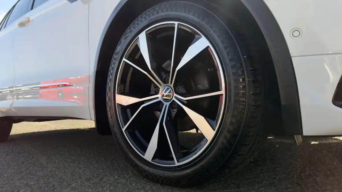Usado VW Tiguan R-line 150 CV (110 kW) 2021 Blanco SUV