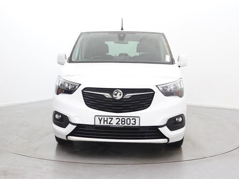 Second-hand Vauxhall Combo 100 CP (73 kW) 2021 Alb Monovolum