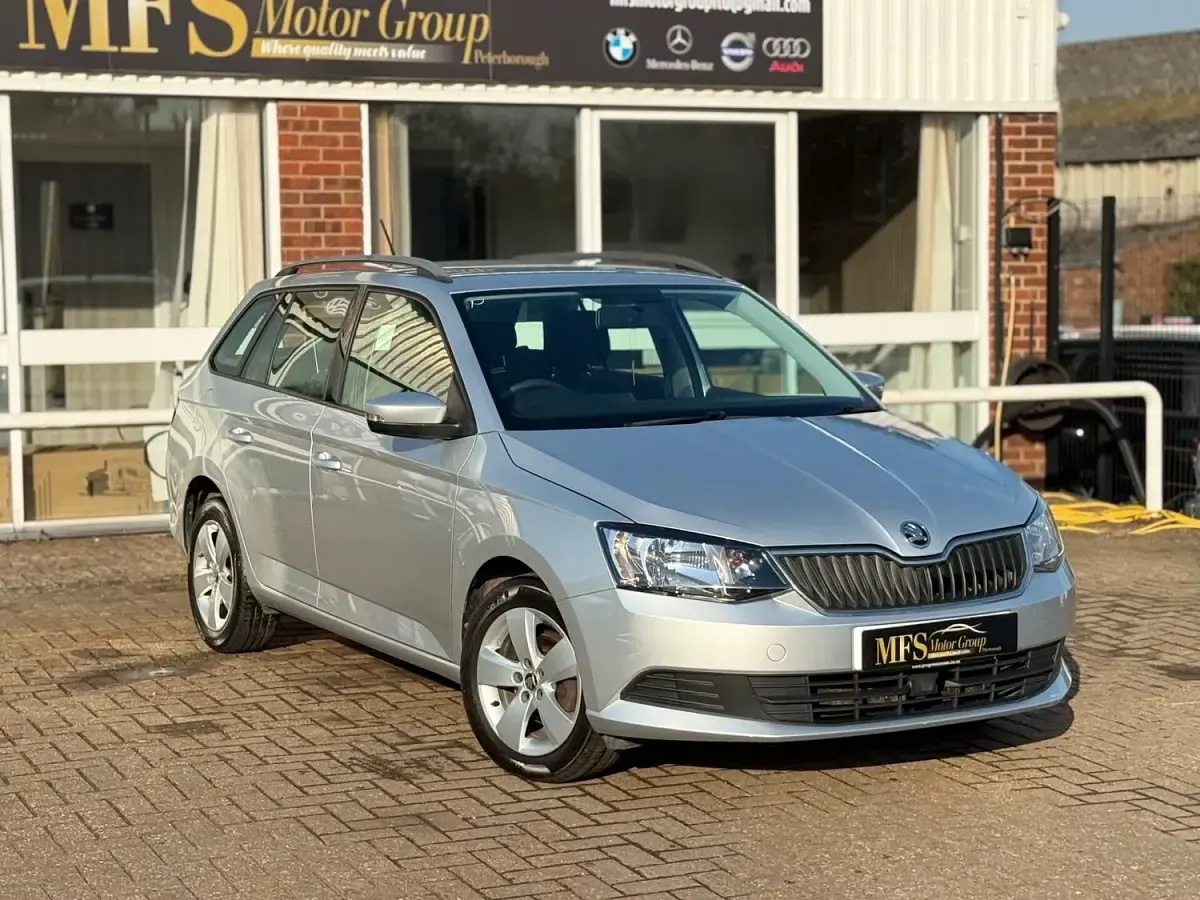 Used Skoda Fabia SE 95 HP (69 kW) 2018 Silver Estate