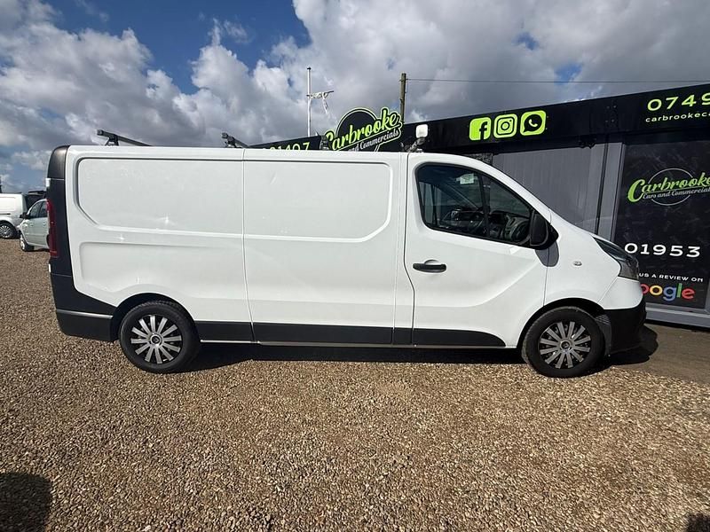 Used Renault Trafic Business 120 HP (88 kW) 2015 White MPV