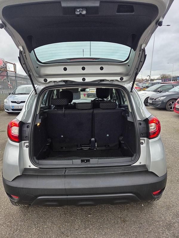 Used Renault Captur Dynamique 90 HP (66 kW) 2018 Silver SUV