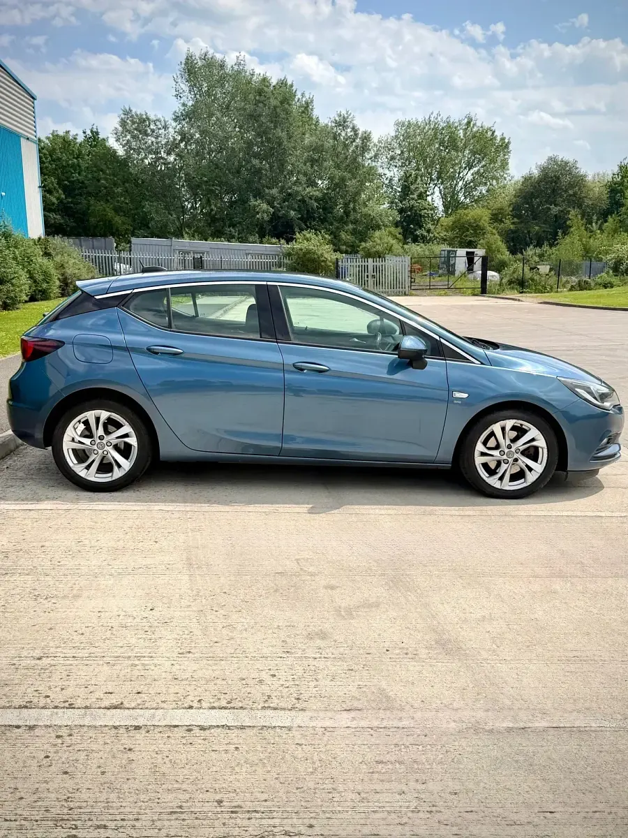 Used Vauxhall Astra SRi 2016 Blue Hatchback
