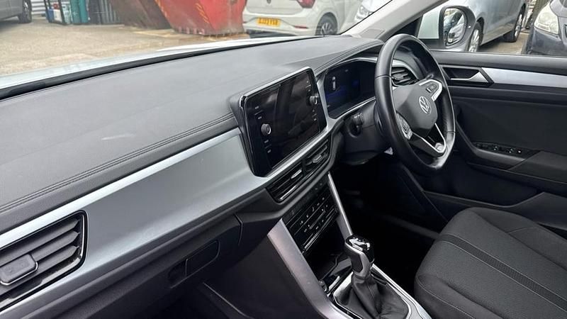 Used VW T-Roc Life 150 HP (110 kW) 2023 Pure white SUV