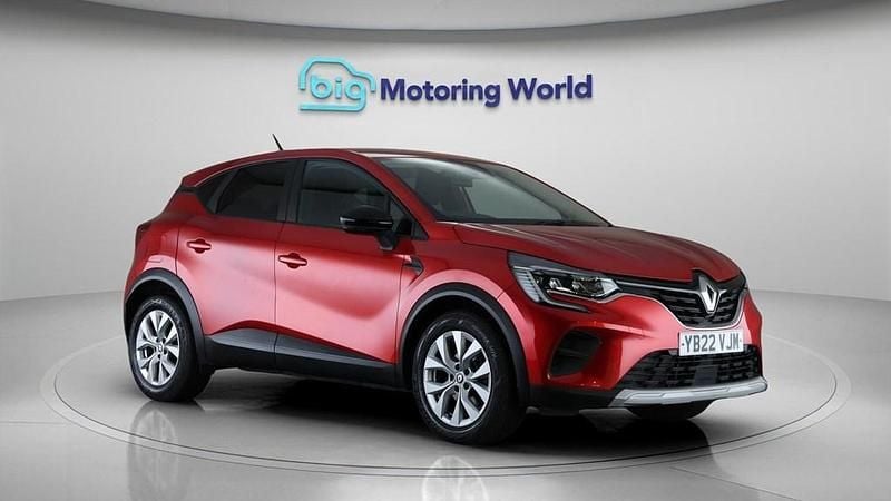 Used Renault Captur Iconic 145 HP (106 kW) 2022 Red SUV