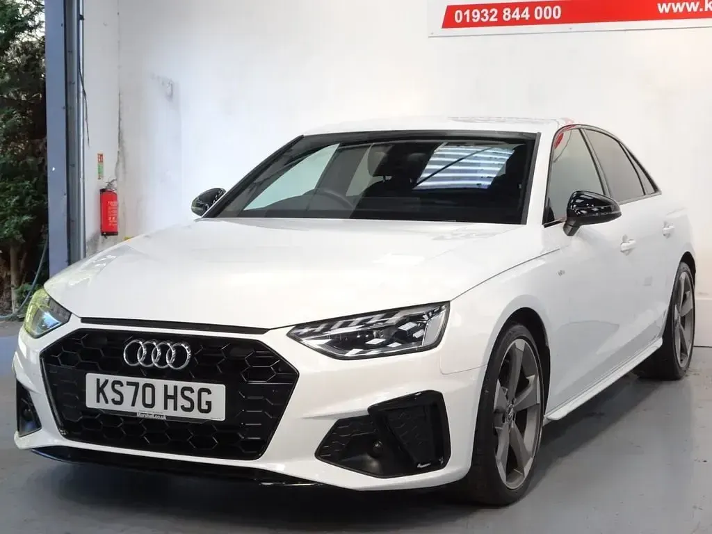 Usado Audi A4 Black Edition 190 CV (139 kW) 2020 Blanco Berlina