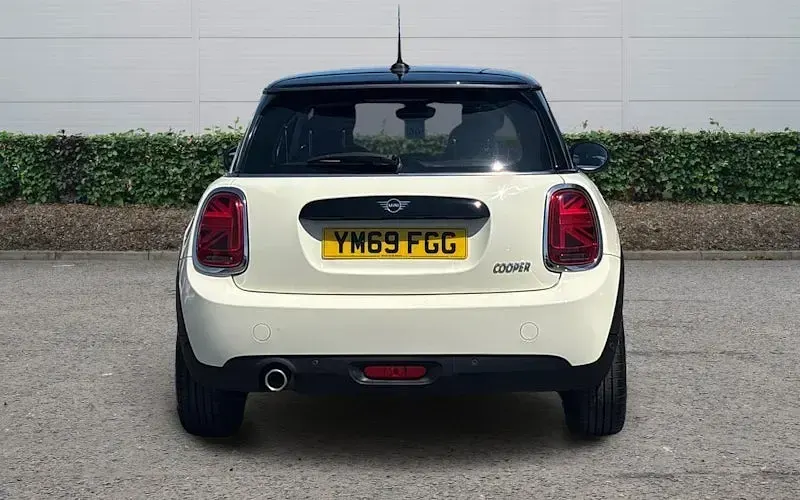 Used Mini Cooper Classic 136 HP (100 kW) 2020 White Hatchback