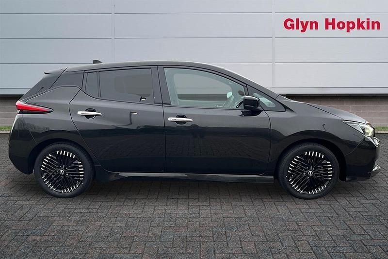 Used Nissan Leaf N-Connecta 110 kW (150 HP) 2022 Black Hatchback