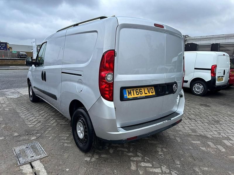 Used Vauxhall Combo Sportive 95 HP (69 kW) 2016 Silver MPV