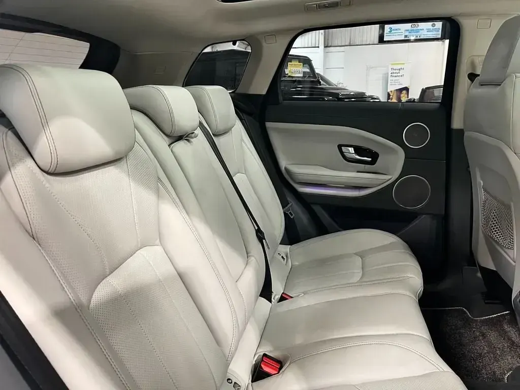 Używany Land Rover Range Rover evoque HSE Dynamic 180 KM (132 kW) 2015 Srebrny Kombi