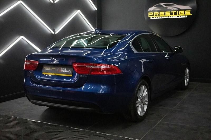 Usado Jaguar XE Prestige 240 HP (176 kW) 2016 Azul Sedan