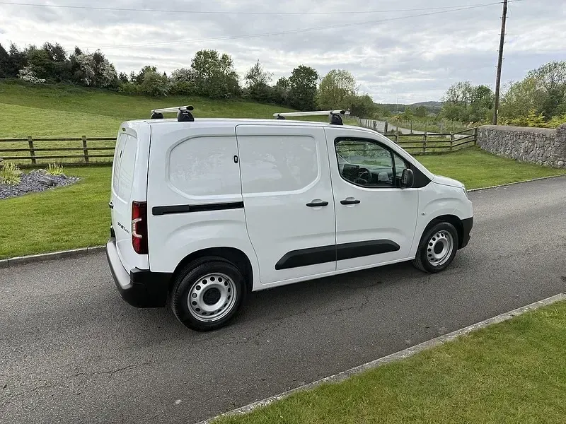 Used Toyota Proace Active 100 HP (73 kW) 2023 White MPV