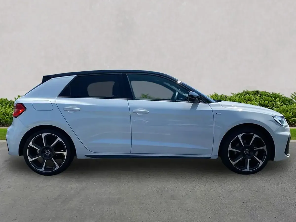 Used Audi A1 Black Edition 113 HP (83 kW) 2026 White SUV