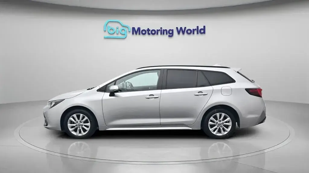 Used Toyota Corolla 140 HP (102 kW) 2024 Silver Estate