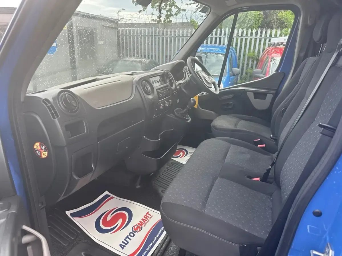 Begagnad Vauxhall Movano 145 HK (106 kW) 2017 Blå Minibuss