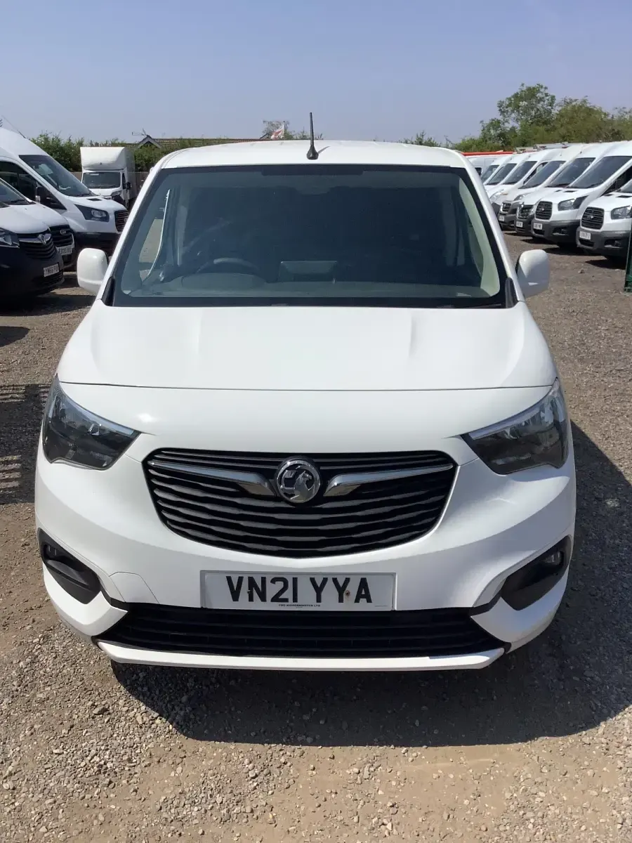 Used Vauxhall Combo Sportive 100 HP (73 kW) 2021 White MPV