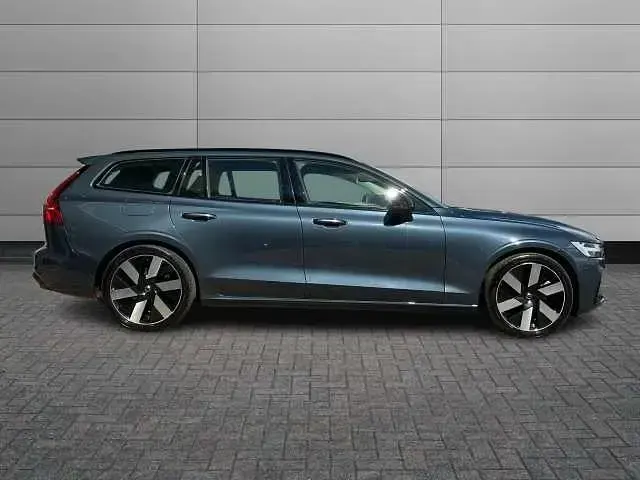 Used Volvo V60 Plus 345 HP (253 kW) 2025 Estate