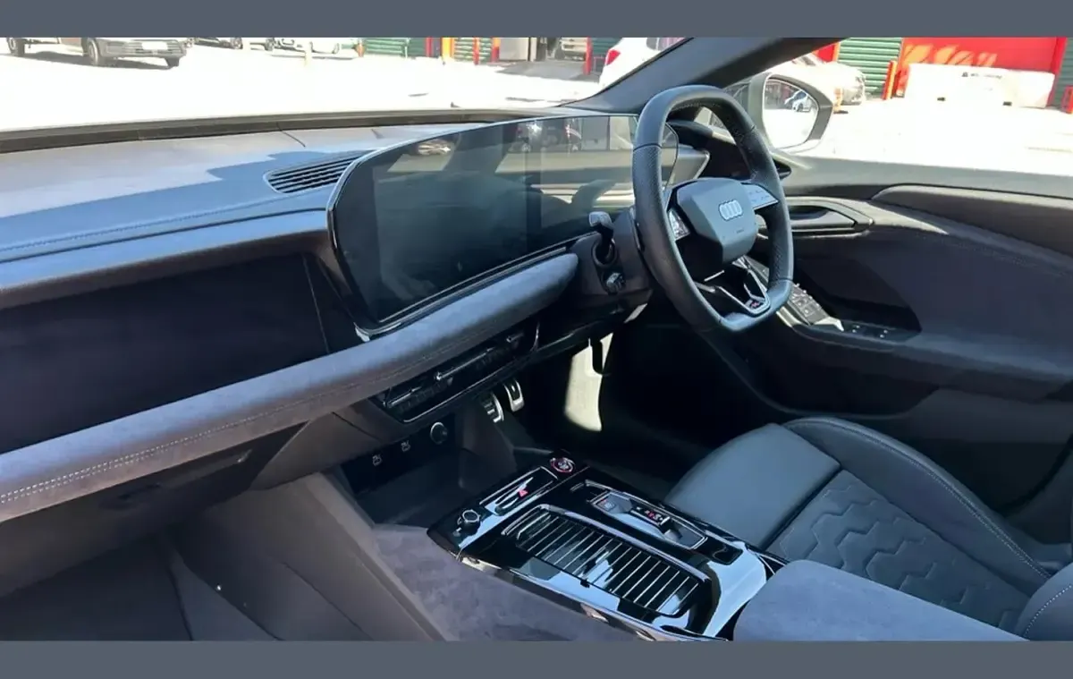 New Audi A6 e-tron Comfort 206 kW (281 HP) 2025 White Hatchback