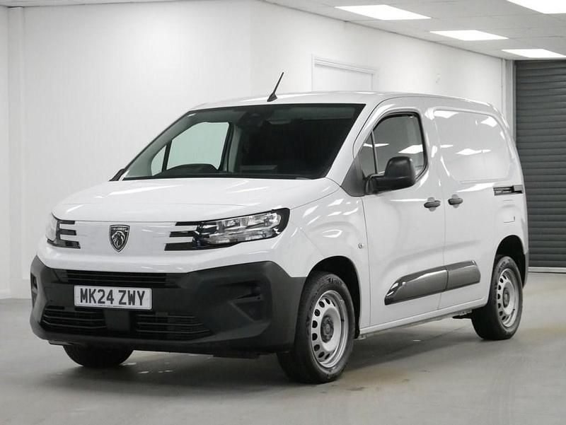 Used Peugeot Partner 100 HP (73 kW) 2024 White MPV