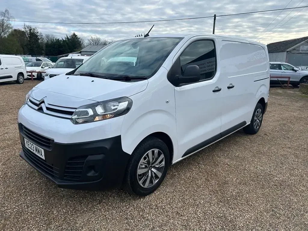 Begagnad Citroën Dispatch 100 HK (73 kW) 2023 Vit Minibuss