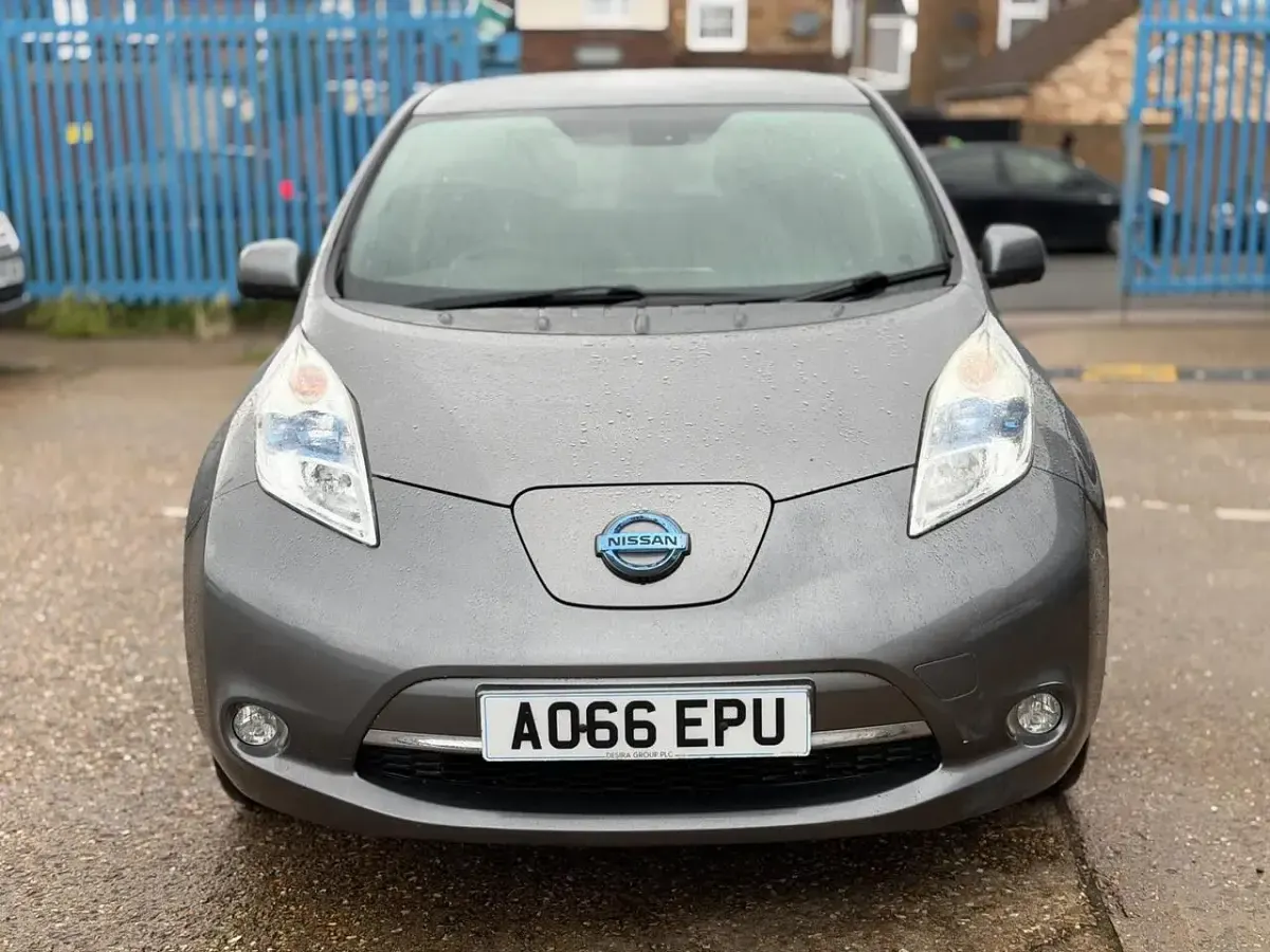 Used Nissan Leaf Tekna 80 kW (109 HP) 2016 Grey Hatchback