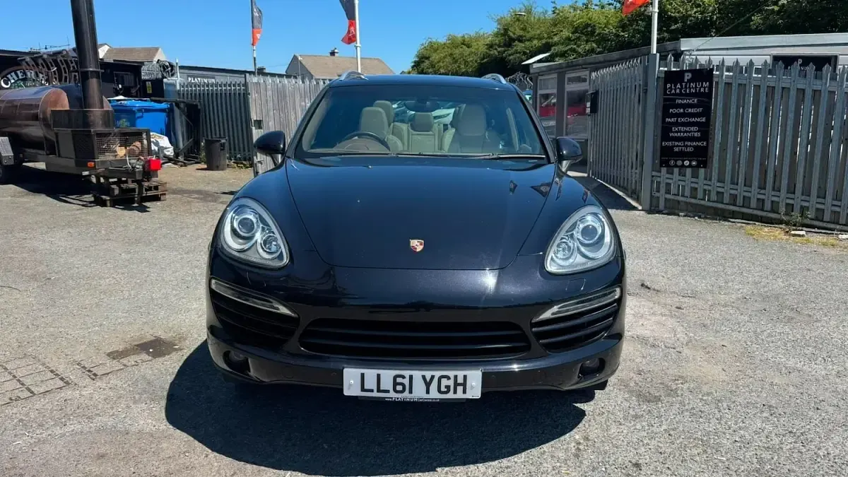 Used Porsche Cayenne 245 HP (180 kW) 2012 Black SUV