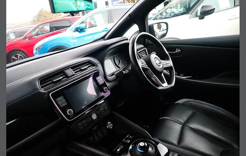 Used Nissan Leaf Tekna 160 kW (218 HP) 2021 White Hatchback