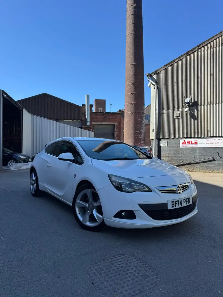 Second-hand Vauxhall Astra GTC SRi 200 CP (147 kW) 2014 Alb Hatchback