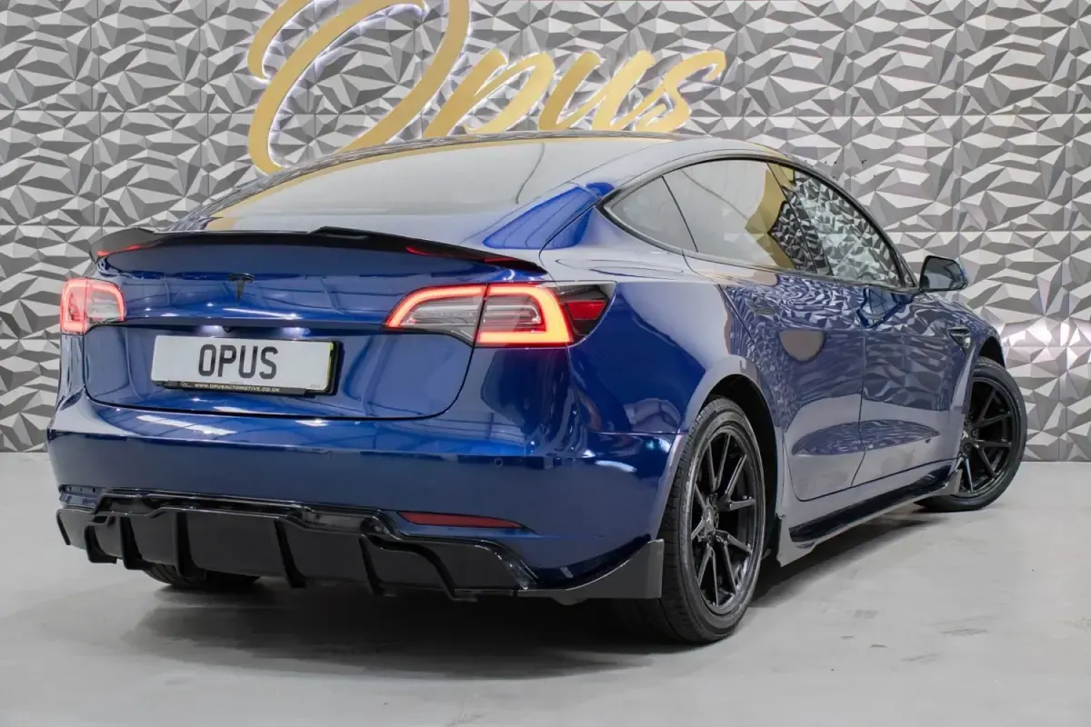 Usado Tesla Model 3 Standard Range Plus 177 kW (241 HP) 2020 Azul Sedan