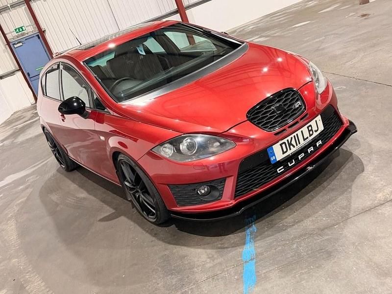 Used Seat Leon CUPRA 265 HP (194 kW) 2011 Red Hatchback