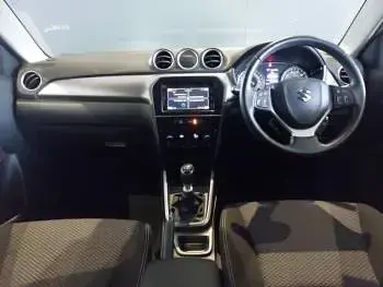 Używany Suzuki Vitara SZ-T 129 KM (94 kW) 2021 Biały SUV
