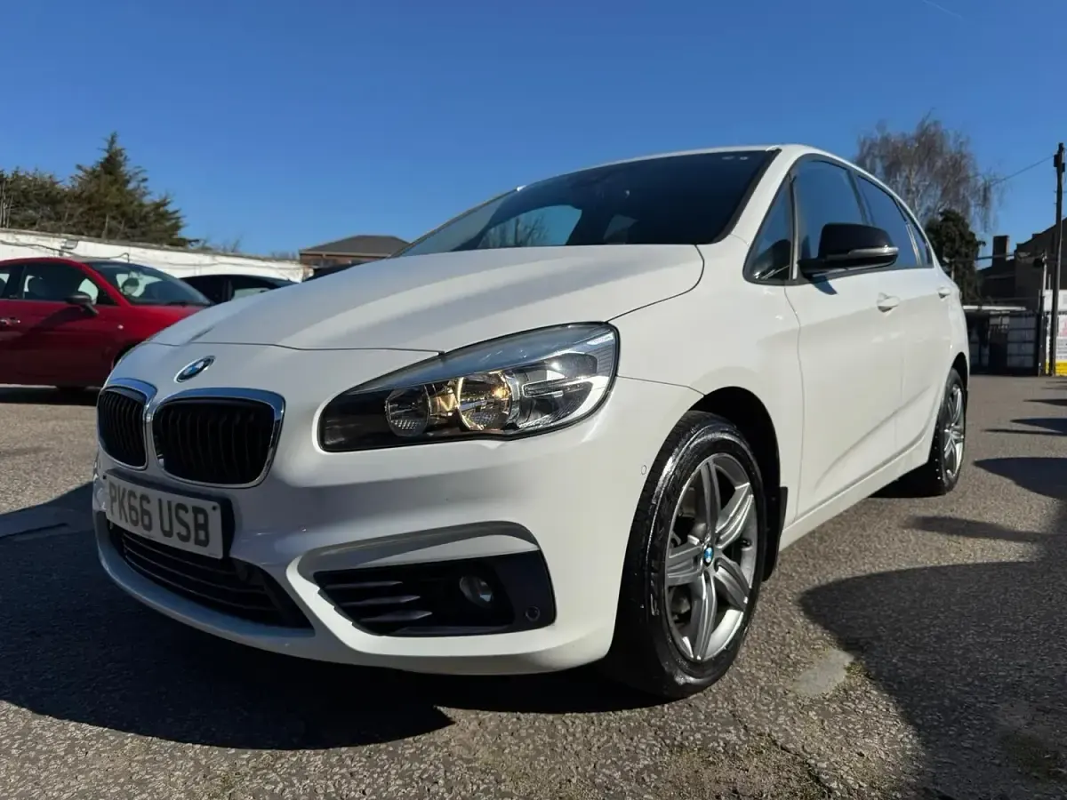 Used BMW 218 Sport Line 2016 White Hatchback