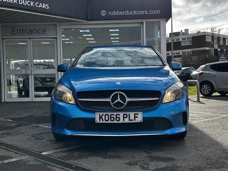 Used Mercedes A180 122 HP (89 kW) 2017 Blue Hatchback